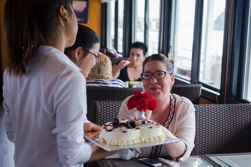 Syrena Cruises Hotel Ha Long Buitenkant foto